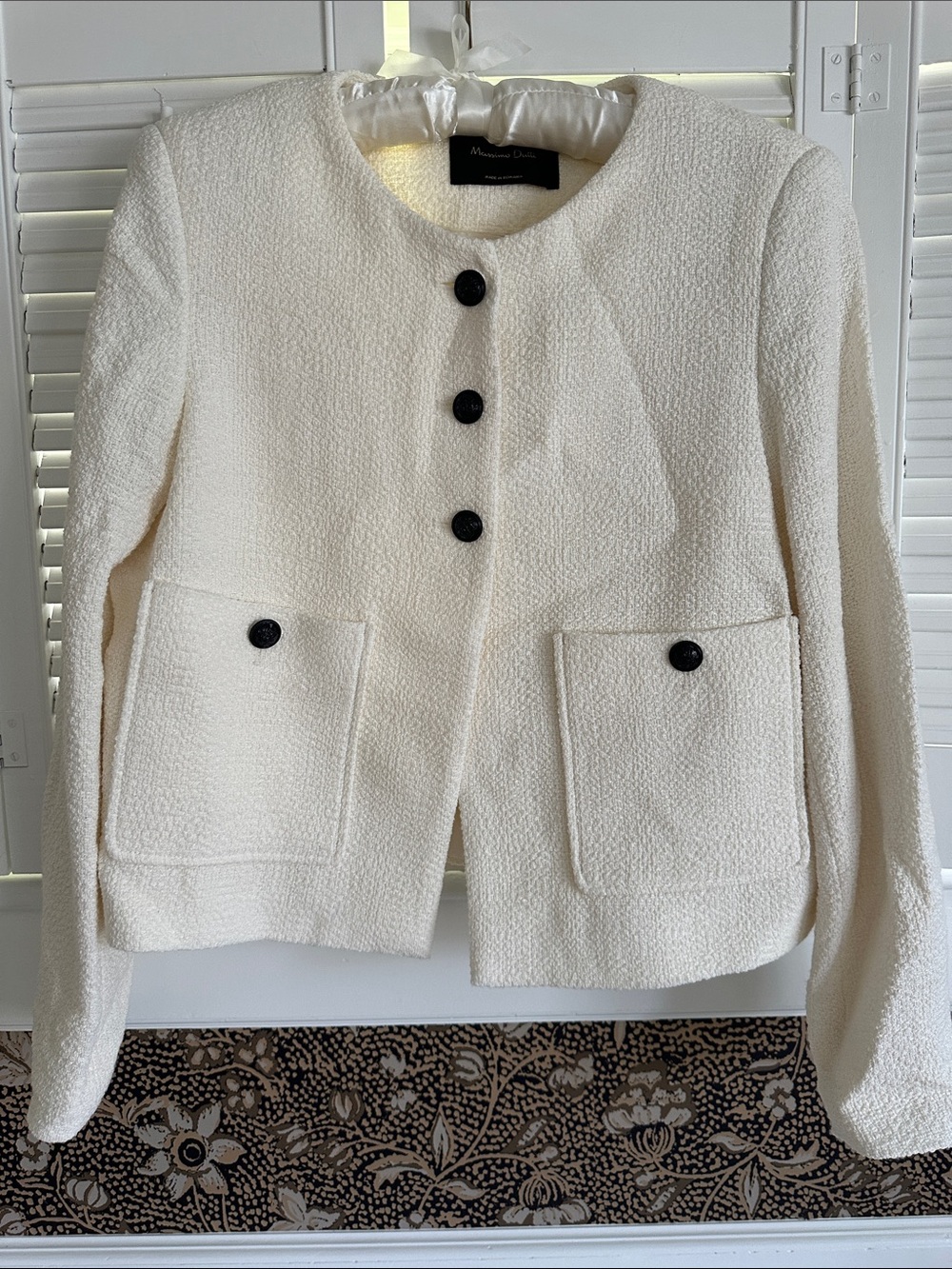 Massimo Dutti Cream Bouclé Blazer with Dark Buttons size small NWOT